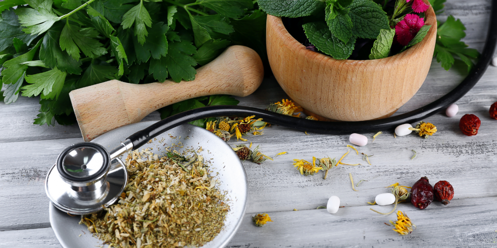naturopathic-medicine-with-herbs-3